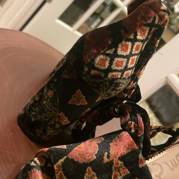 Sam Edelman Velvet Ankle Tie Heels . Great used condition . - Picture 3 of 10